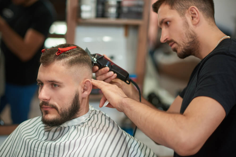 Cortes de cabello y peinados de precisión