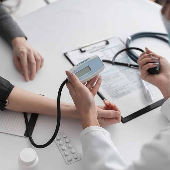 EVALUACIÓN CLÍNICA CARDIOVASCULAR Y PREOPERATORIA